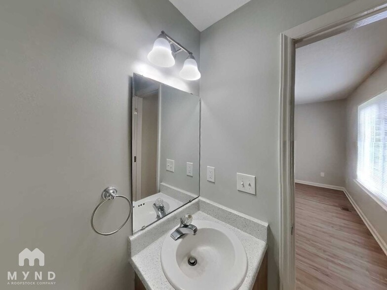 Building Photo - 1513 Pomona Dr