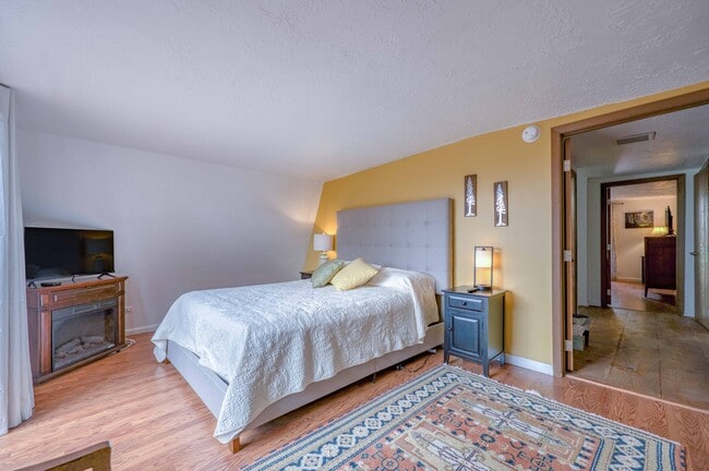 Building Photo - 104 Meadowood