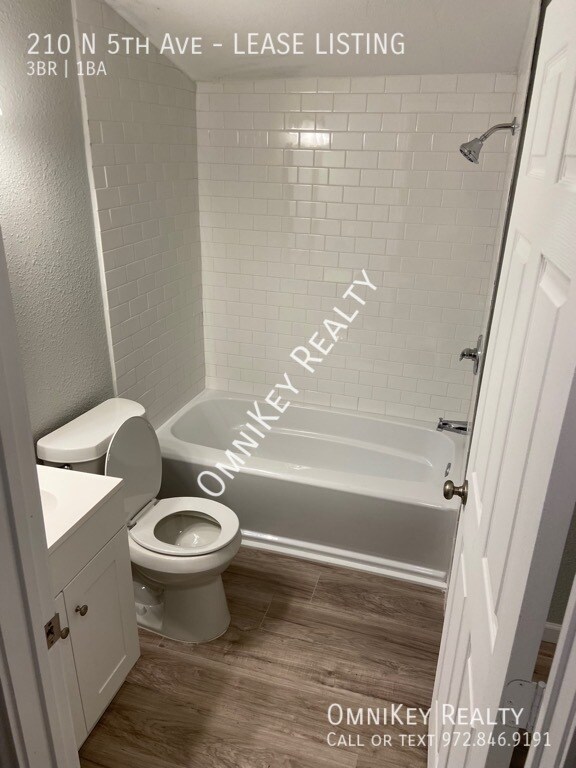 Building Photo - 210 N 5th Ave