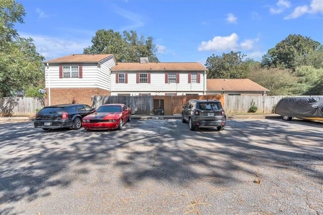 Building Photo - 2613 Stratford Ln