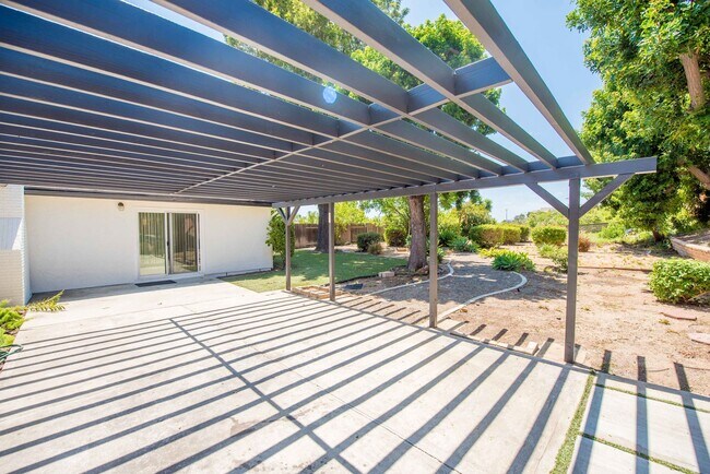 Building Photo - Spacious 4 Bedroom Home in Quiet Yorba Linda Neighborhood