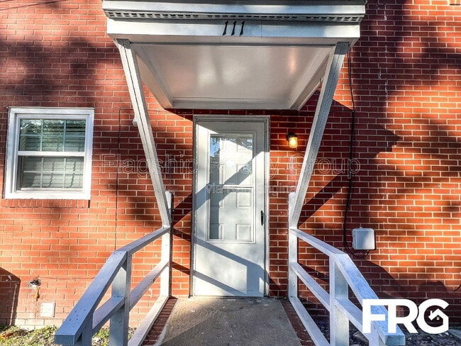 Building Photo - 111 W 15th St