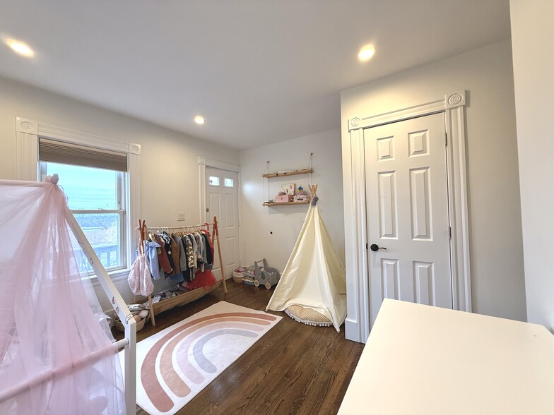 Building Photo - 52 Brastow Ave