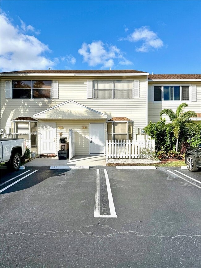 Building Photo - 2699 NE 15th St