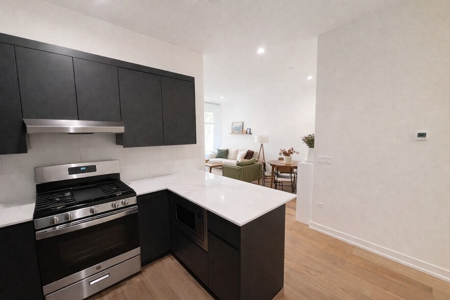 Building Photo - 4513 N Clark St