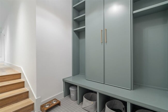 Building Photo - 5914 Cape Coral Dr