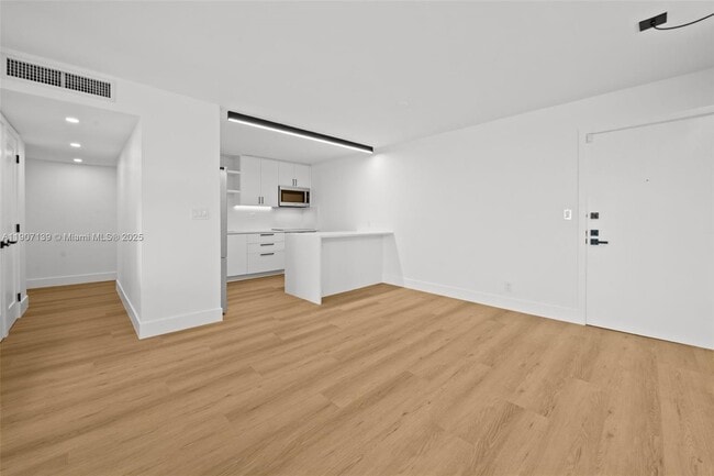 Building Photo - 8107 SW 72nd Ave