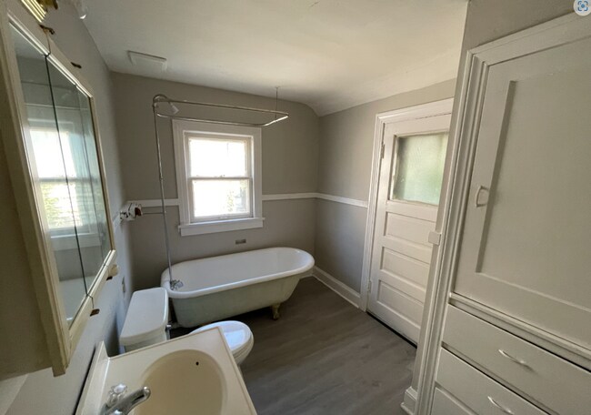 Building Photo - SECTION 8 and EDEN Accepted!! Spacious Newly Renovated 3 Br Home!