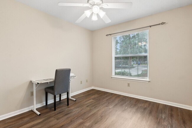 Building Photo - Charming Amelia Island Home in a Private Cul-de-Sac