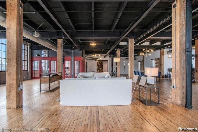 Building Photo - 1535 Sixth St