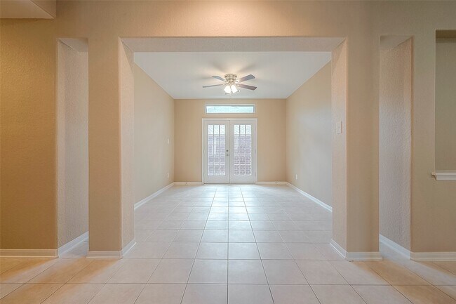 Building Photo - 134 E Foxbriar Forest Cir