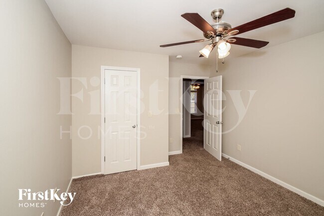 Building Photo - 116 Royal Gala Dr