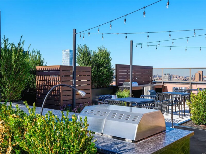 Building Photo - 175 E 96th St