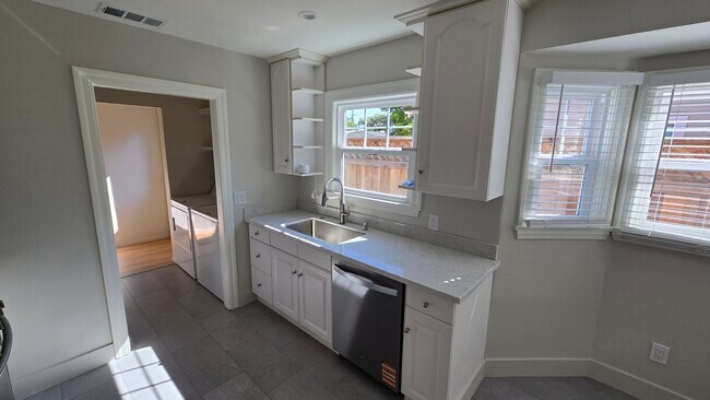 Kitchen - 740 Locust St