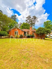 Building Photo - 1429 Adella St