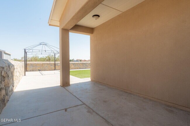 Building Photo - 14362 Loma Esmeralda