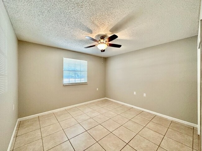 Building Photo - Spacious 3 Bedroom Duplex for Rent in Nice...