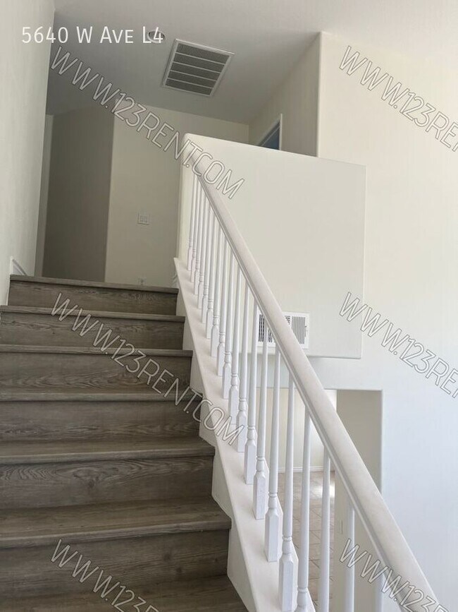 Building Photo - 5640 W Ave L4