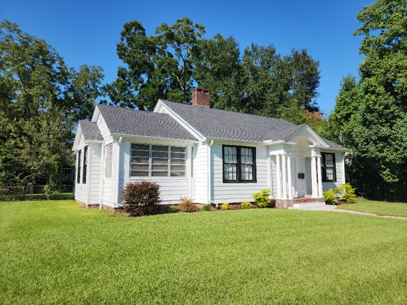 Building Photo - 2408 Dauphin St