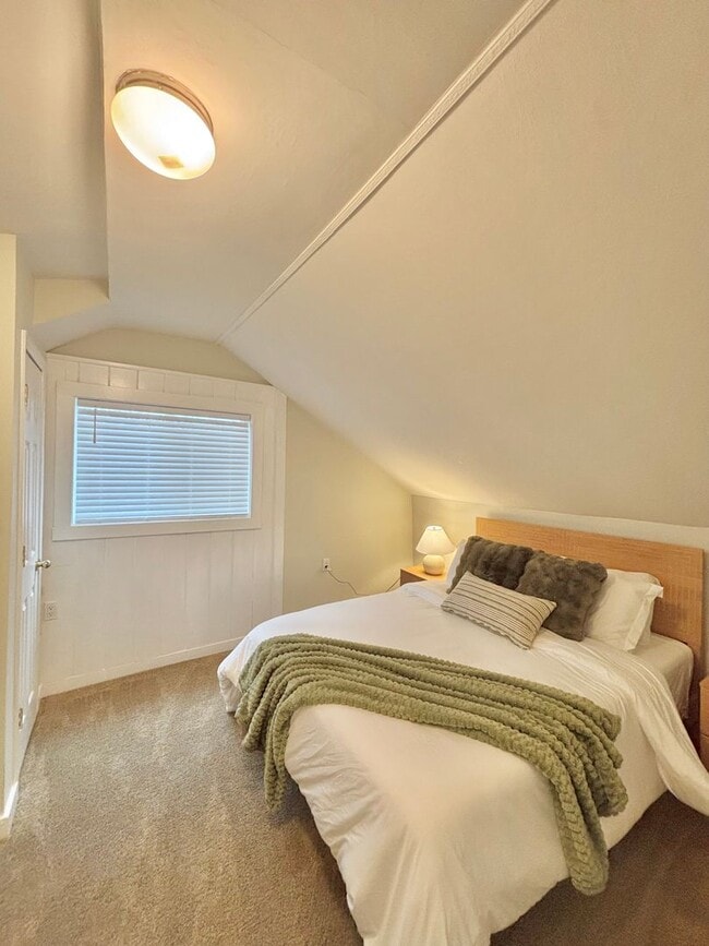 Building Photo - Furnished 2bd | Free internet 1 year!