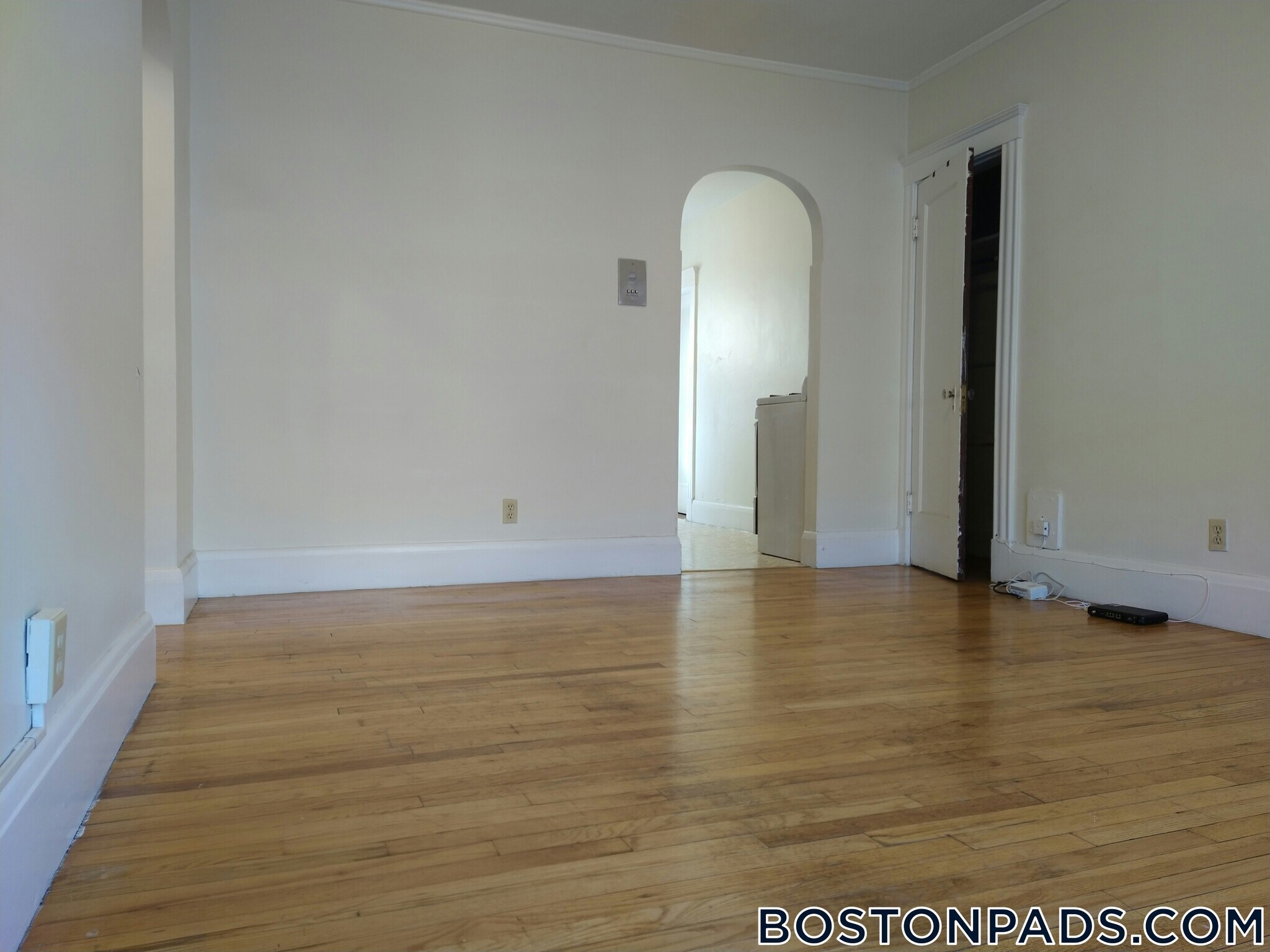 Building Photo - 349 Pleasant St