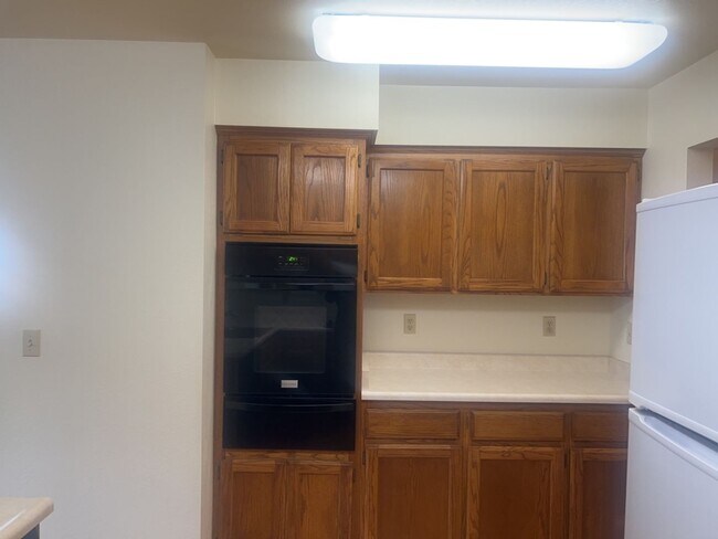 Building Photo - 2149 Woodcrest Ct