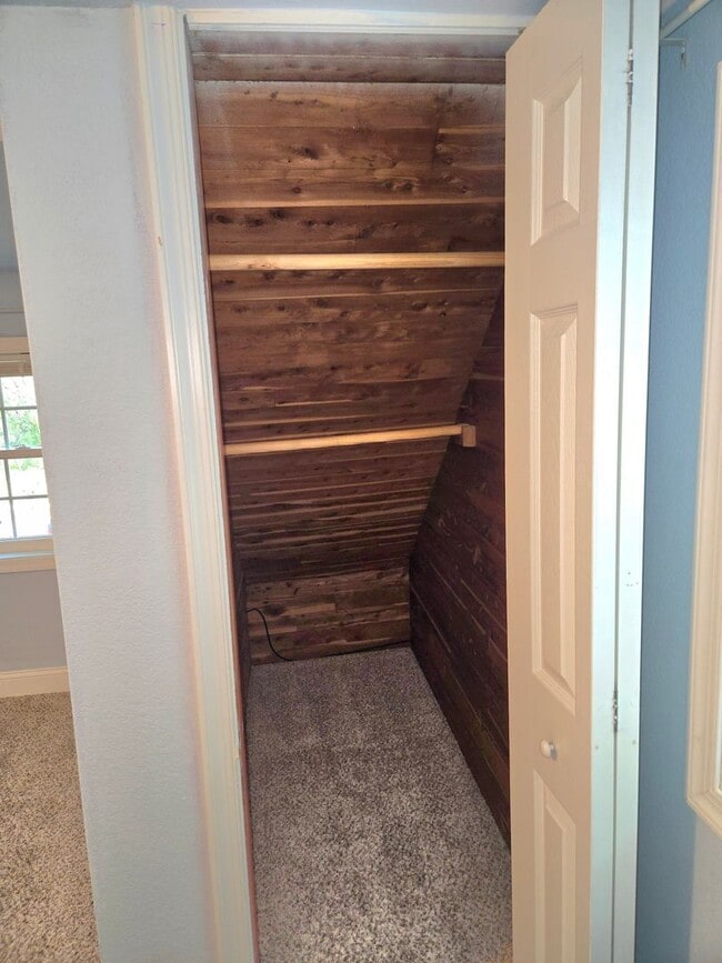 Building Photo - Beautiful Move-In Ready Single Family Home!