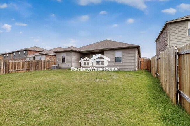 Building Photo - MOVE IN READY COMPLETELY UPDATED - 3BED/2B...