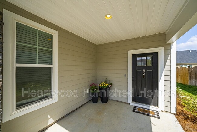 Building Photo - 924 Windchase Wy