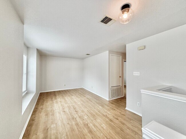 Building Photo - 5559 Spring Walk