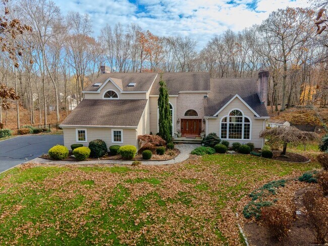 Building Photo - 723 Laurie Ln