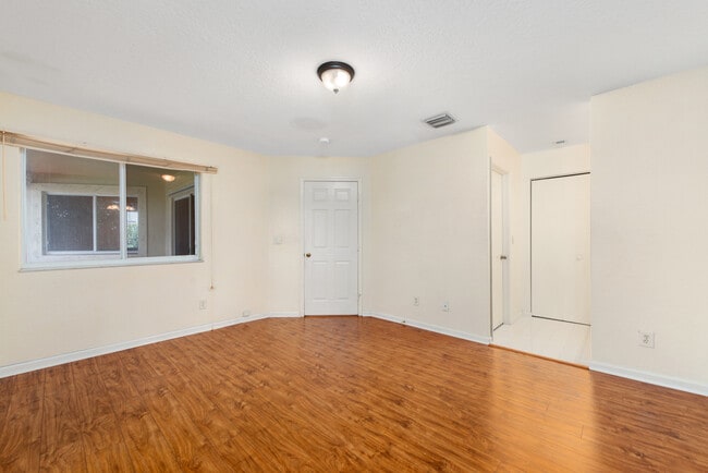 Building Photo - 8490-8496