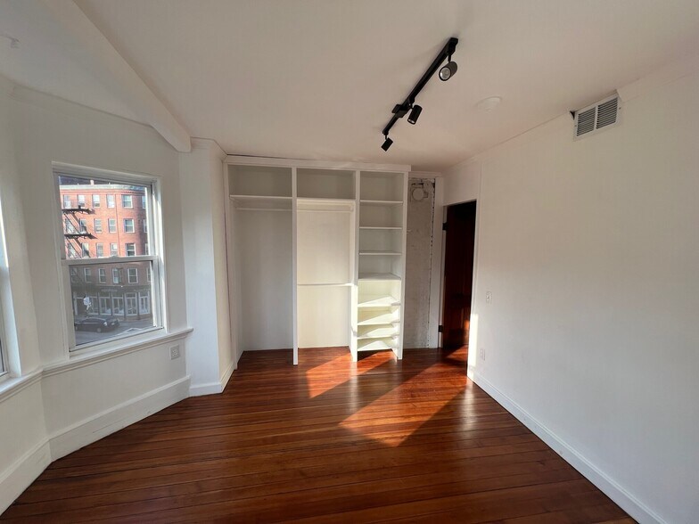 Building Photo - 148 N St
