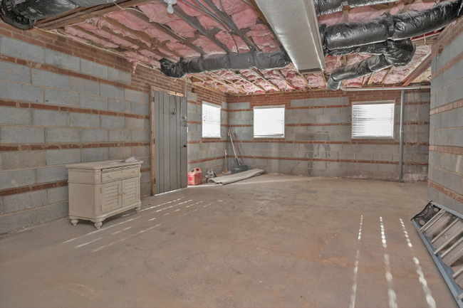 Building Photo - 5329 Seacroft Rd