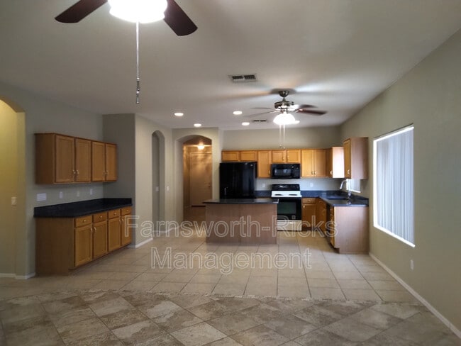 Building Photo - 1154 E Locust Dr