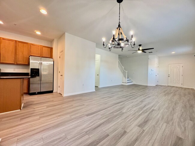 Building Photo - Renovated 3/2.5 Townhome with Office/Flex ...