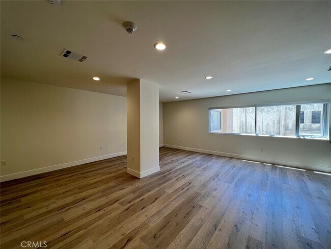 Building Photo - 314 6th St