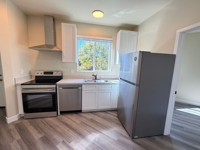 Building Photo - 1413 Shoshone St