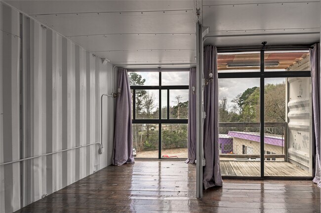 Building Photo - 1400 Sycamore Ave