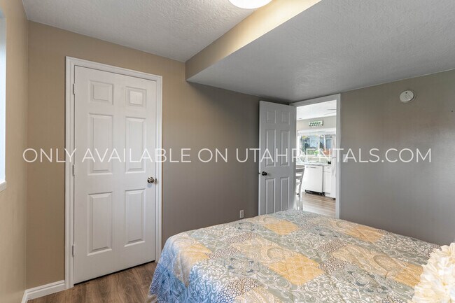 Building Photo - 2270 W 1750 N