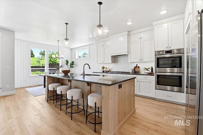 Building Photo - 2374 S Pelion Way