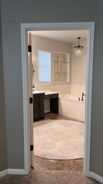 Master bathroom - 18439 Rogers Bend
