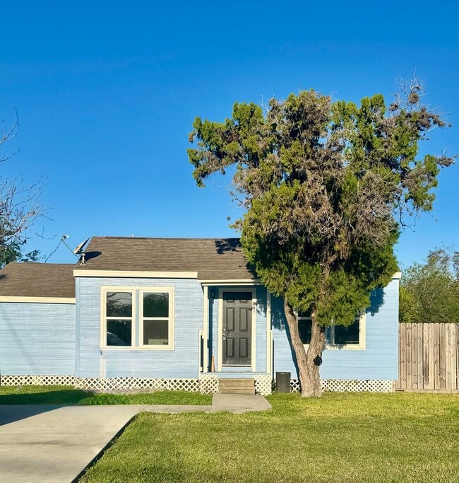 Building Photo - New Rental! Updated 2-bedroom located in a Southside Neighborhood!