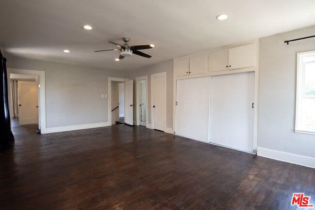 Building Photo - 2142 S Victoria Ave