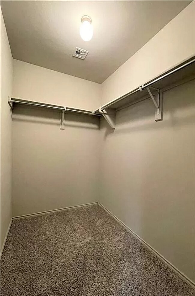 Building Photo - Beautiful 3-Bedroom Home with Easy Access ...