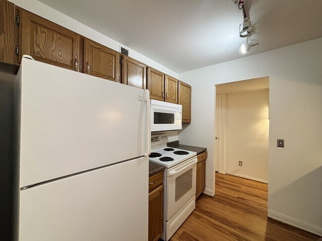 Building Photo - 710 E 200 S