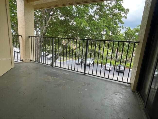Building Photo - 9999 Summerbreeze Dr