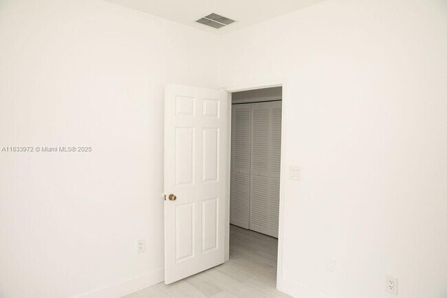 Building Photo - 273 SE 32nd Ave