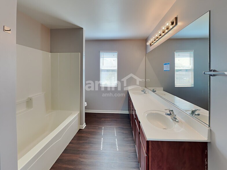 Building Photo - 1401 Roth Dr