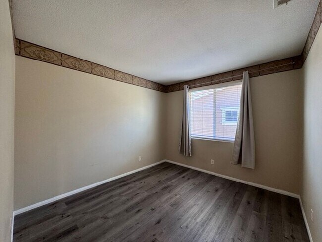 Building Photo - Murrieta Home with 6 Bedrooms plus a Bonus...